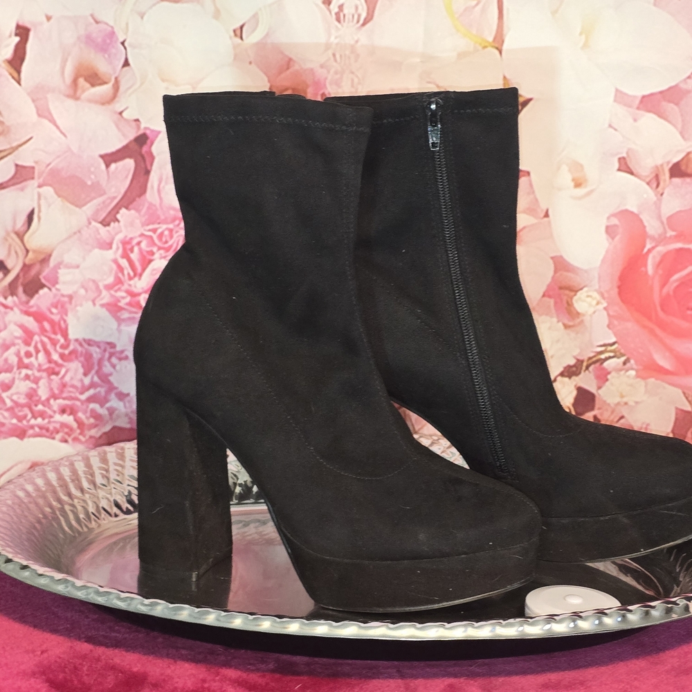 JustFab Black Platform Velvet Heeled Boots